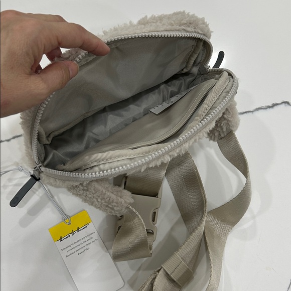 NWT - FIGS Belt Bag / Crossbody Bag - Picture 2 of 10